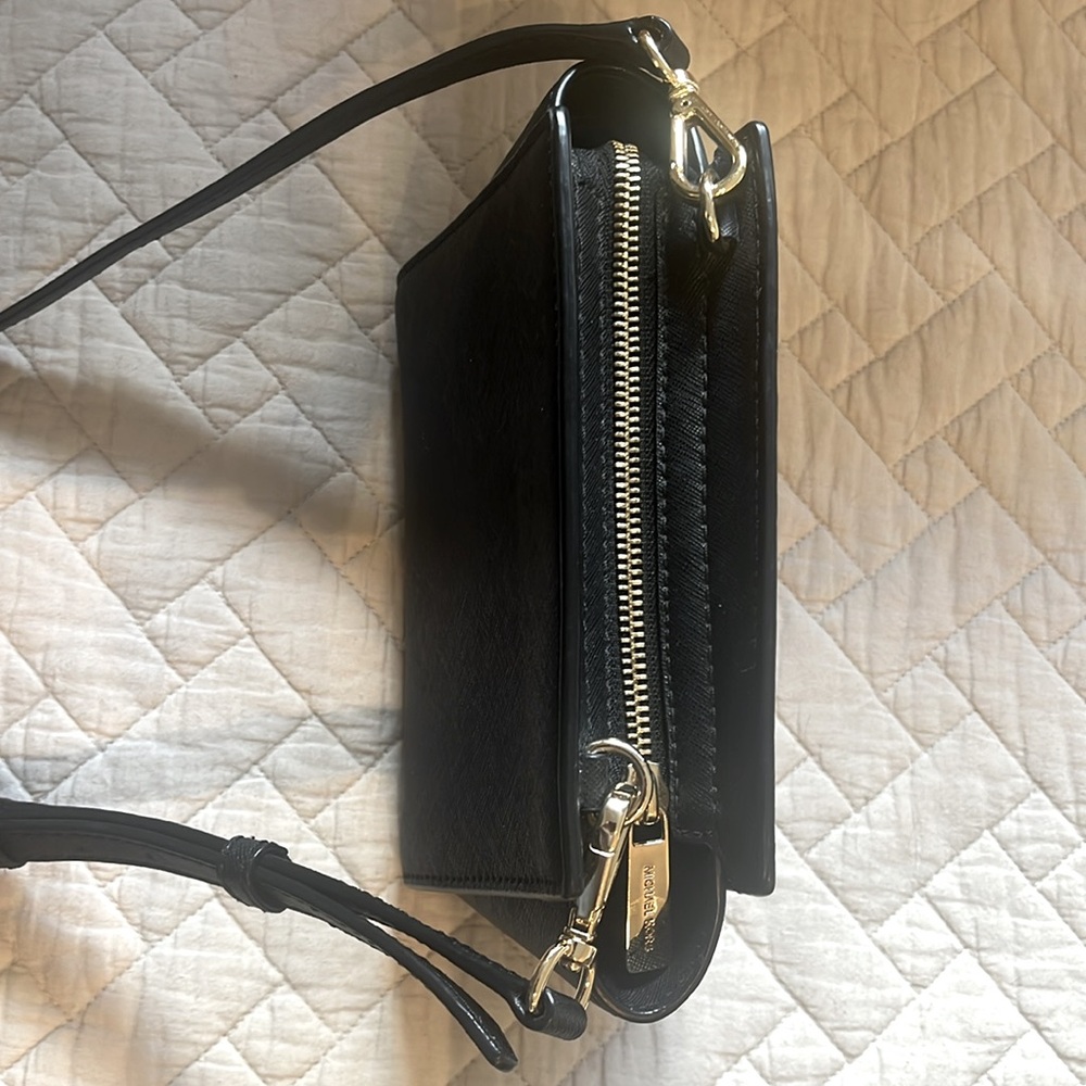 Michel Kors Mini Selma Leather crossbody bag black gold hardware - Picture 7 of 9